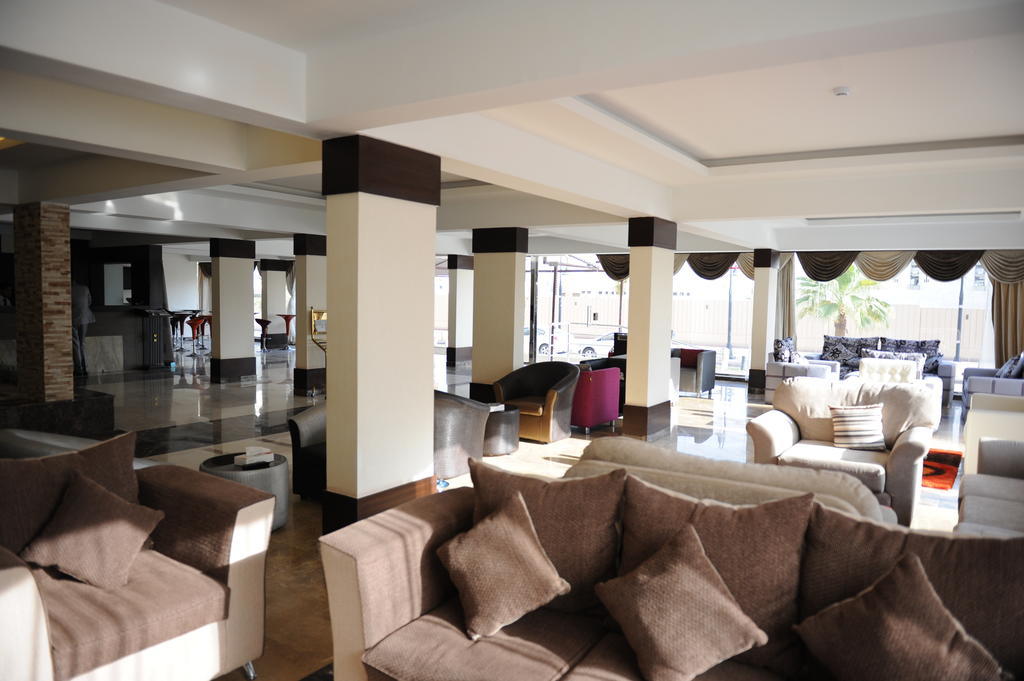 Hotelier Suites Riyadh Exteriör bild