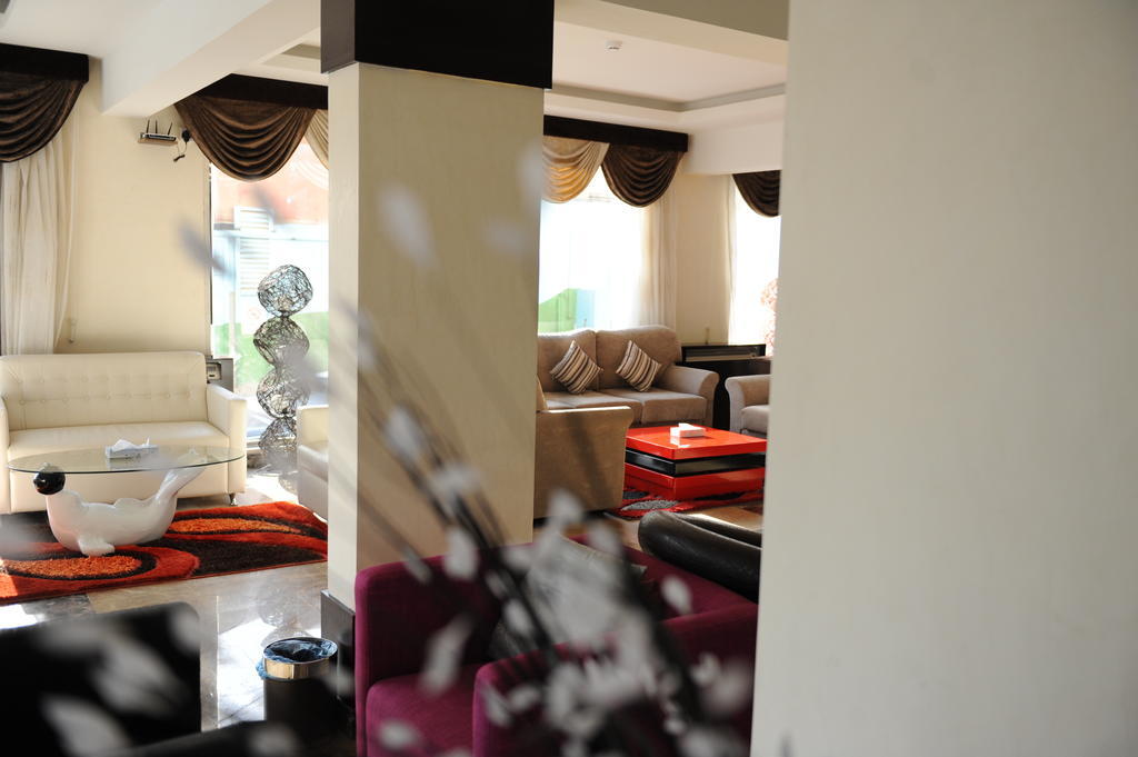 Hotelier Suites Riyadh Exteriör bild