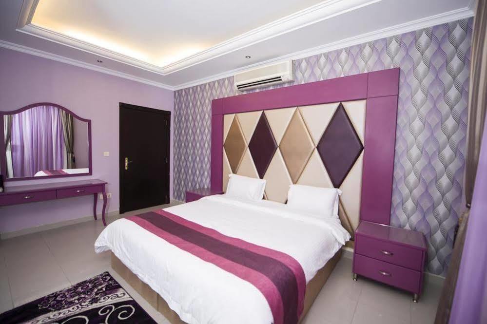 Hotelier Suites Riyadh Exteriör bild